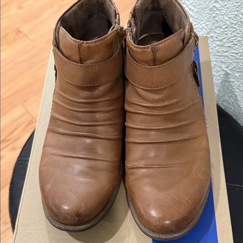 Earth Brown Leather Ankle Boots with Side Zip - Picture 2 of 4